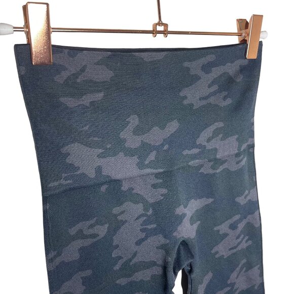 Spanx Look at Me Now Seamless Cropped Leggings Size Small Black Camo - Picture 3 of 6